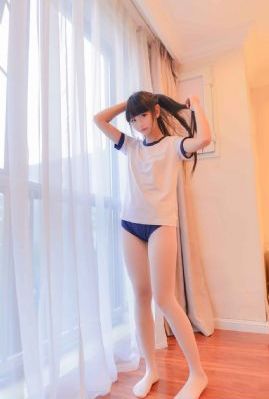 一级黄片美女日皮公交车_英文版字幕